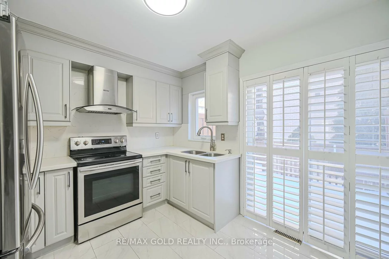 80, Strathaven, Hurontario, Mississauga