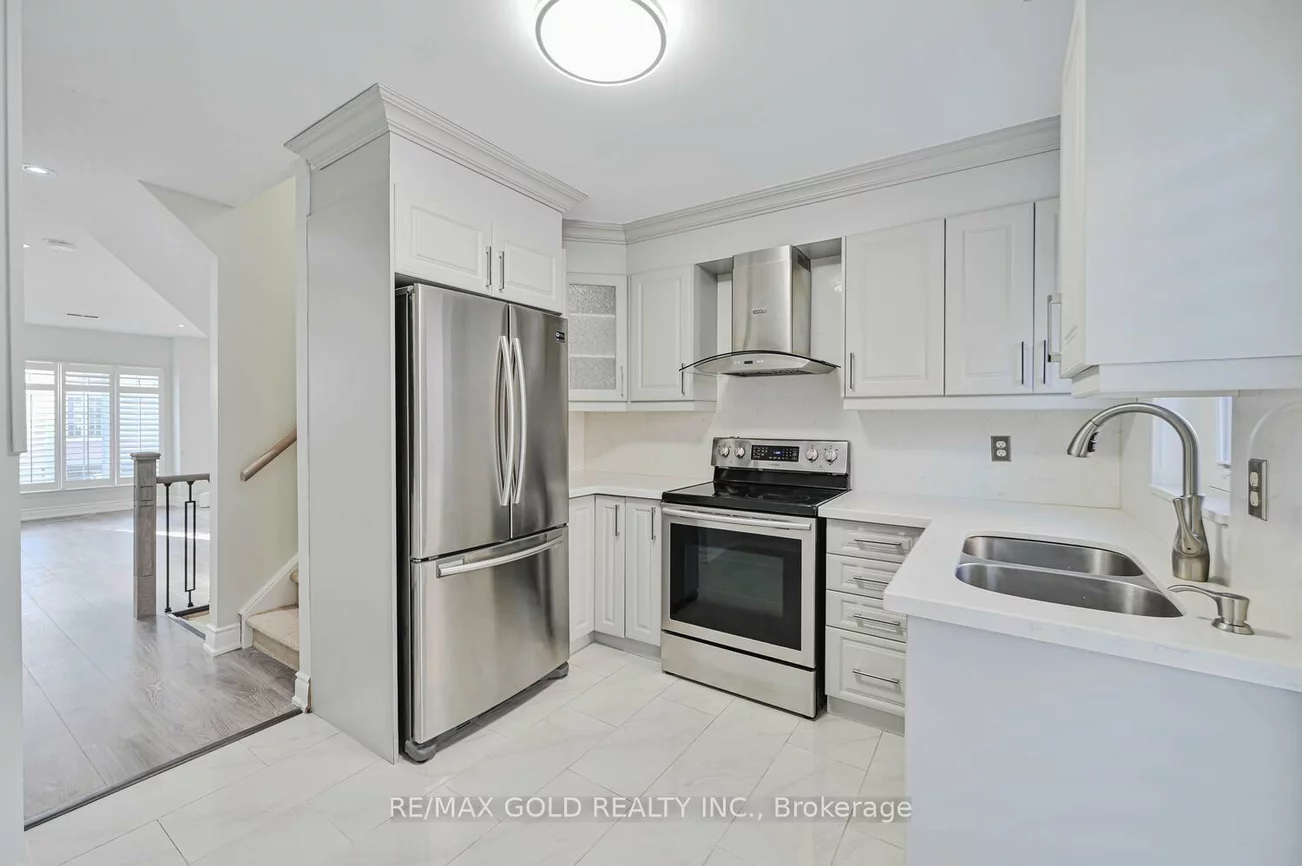 80, Strathaven, Hurontario, Mississauga