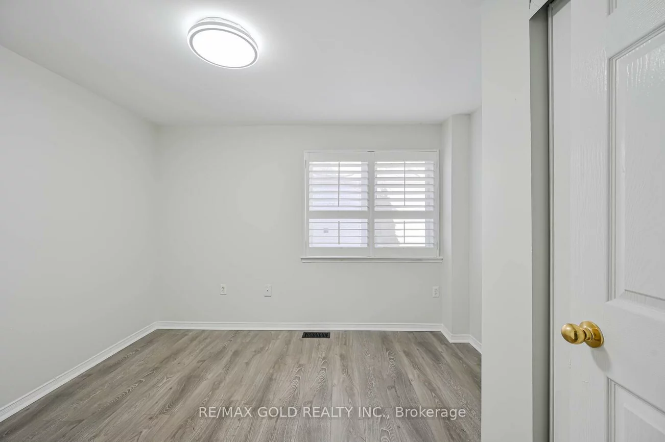 80, Strathaven, Hurontario, Mississauga