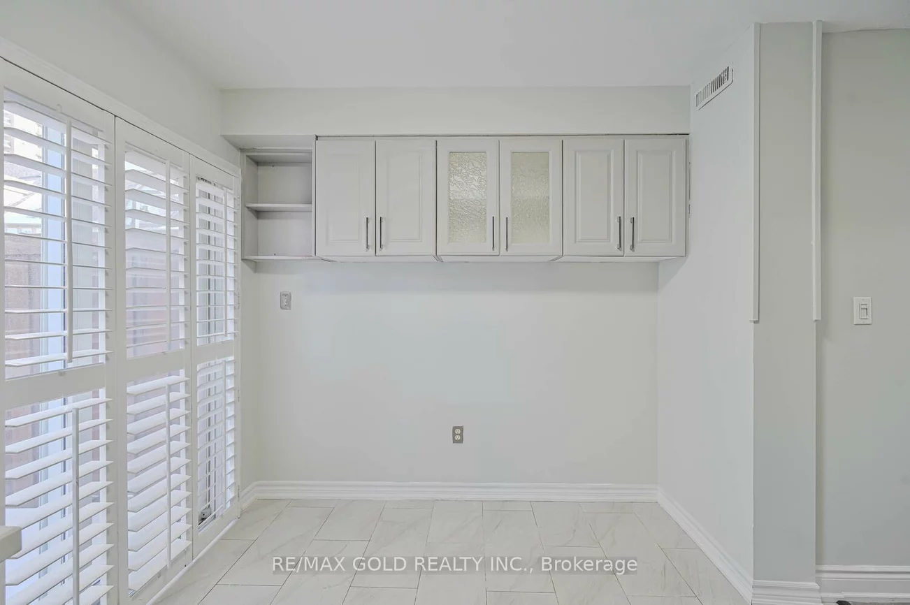 80, Strathaven, Hurontario, Mississauga