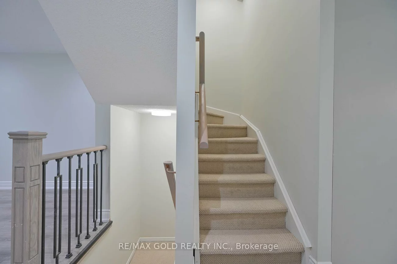 80, Strathaven, Hurontario, Mississauga