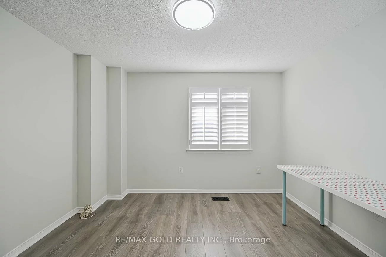 80, Strathaven, Hurontario, Mississauga