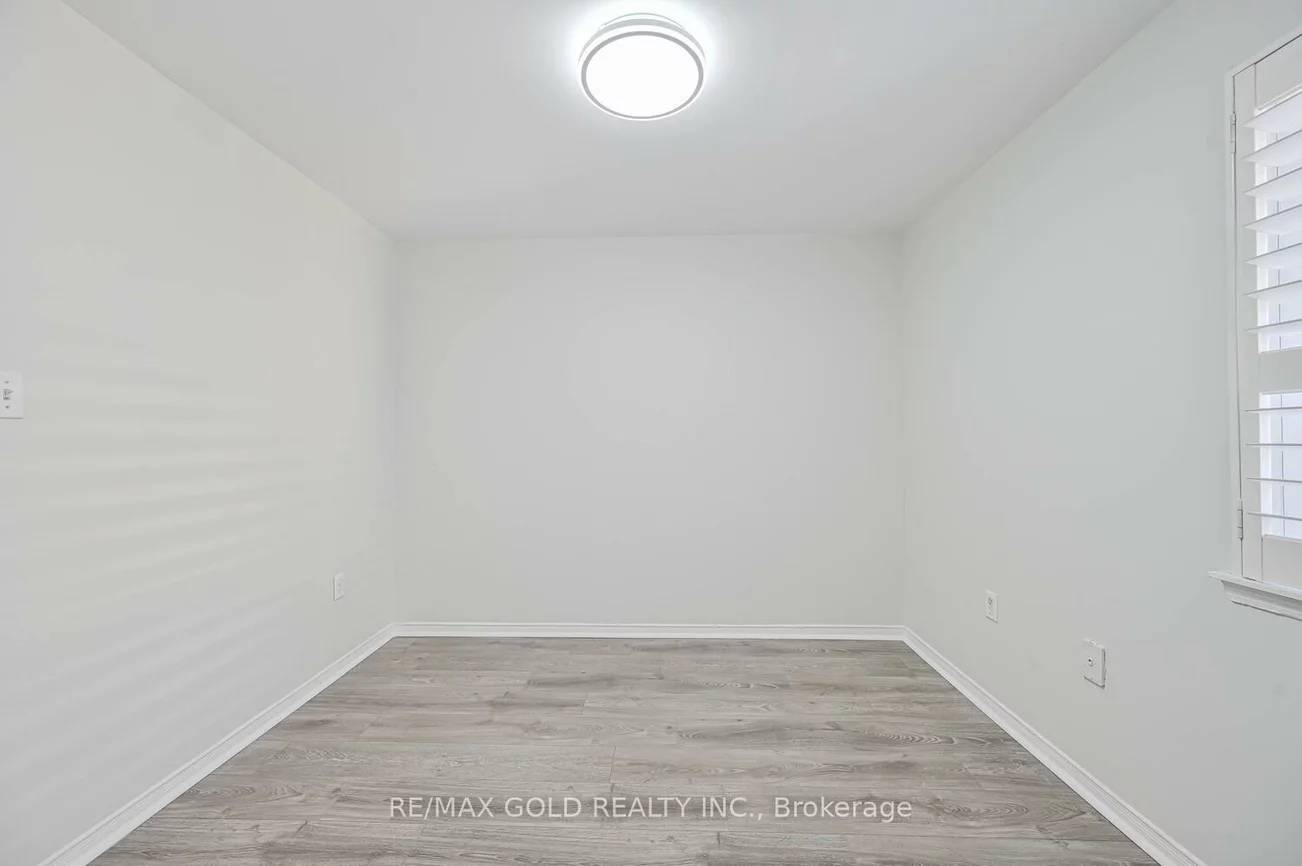 80, Strathaven, Hurontario, Mississauga