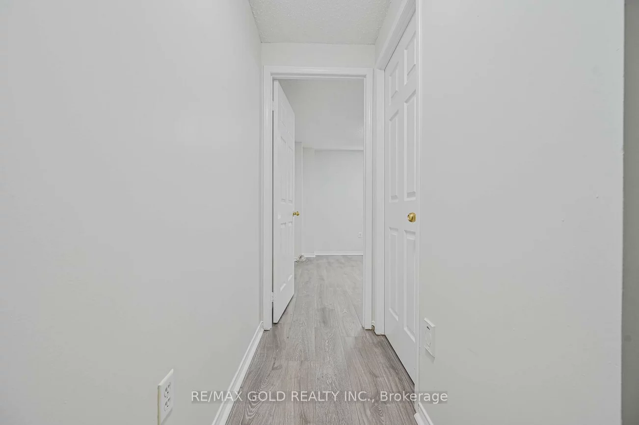 80, Strathaven, Hurontario, Mississauga