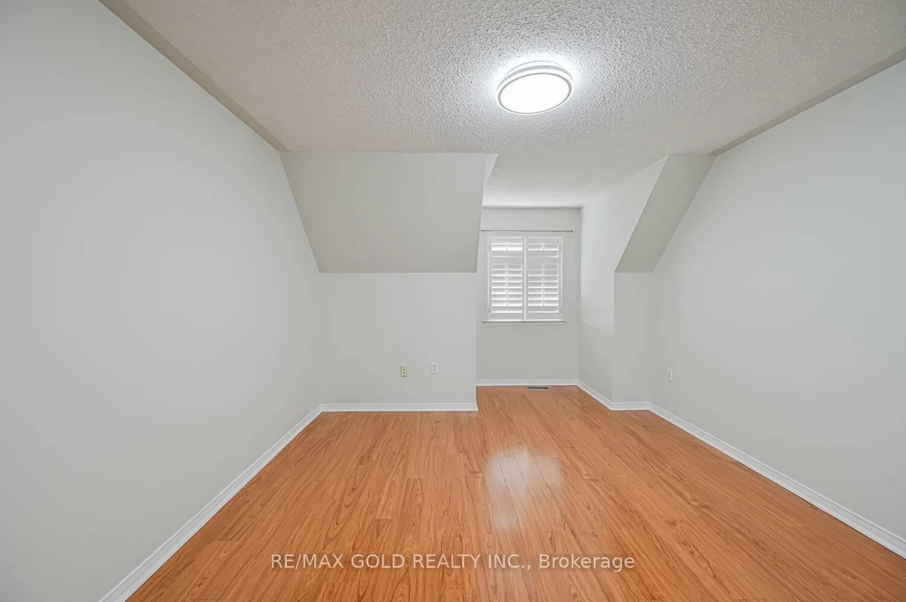 80, Strathaven, Hurontario, Mississauga