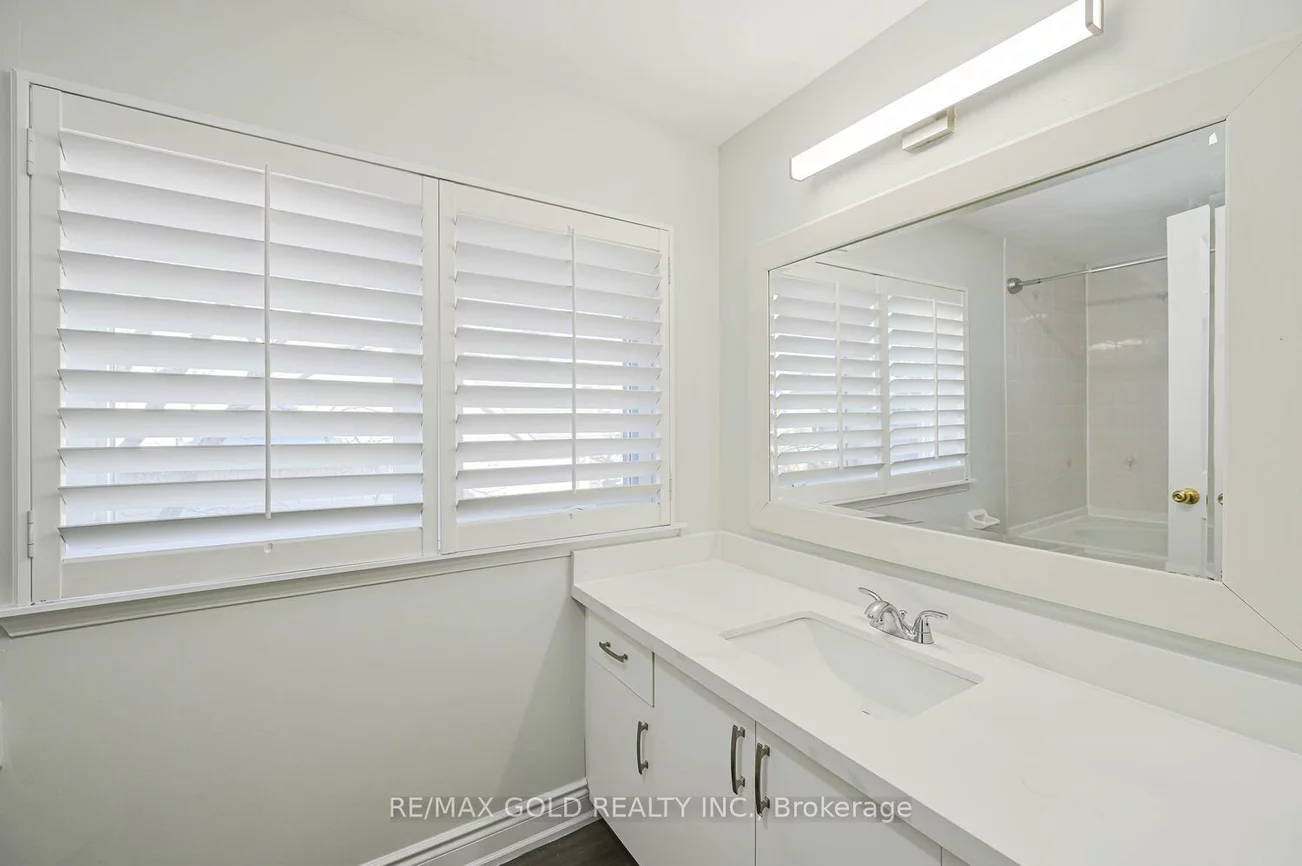 80, Strathaven, Hurontario, Mississauga