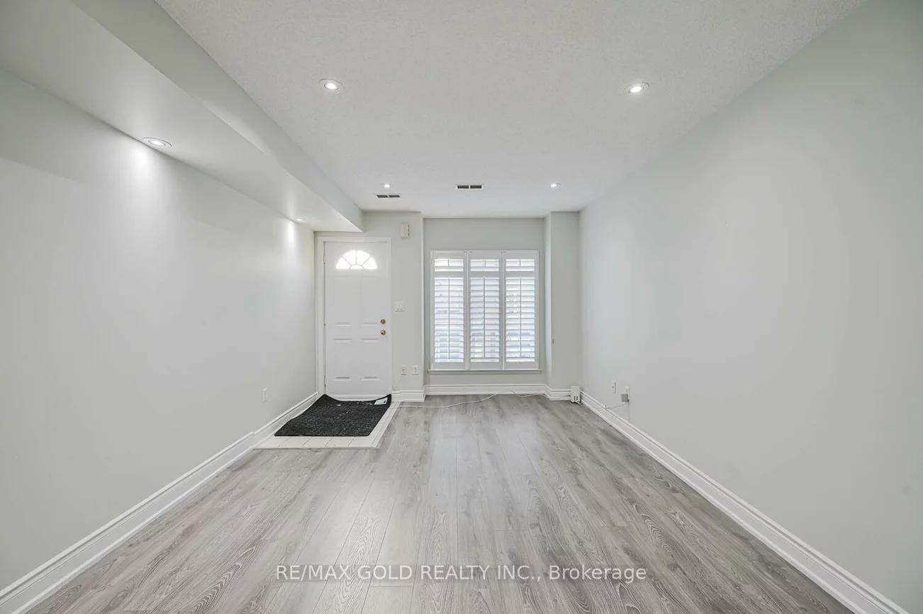 80, Strathaven, Hurontario, Mississauga