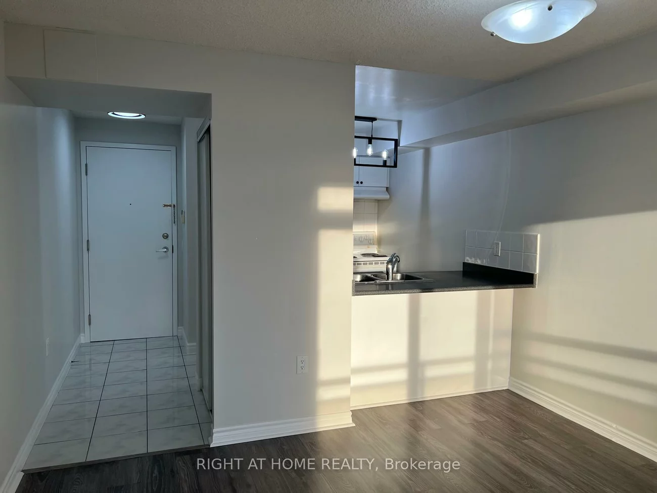 55, Strathaven, Hurontario, Mississauga