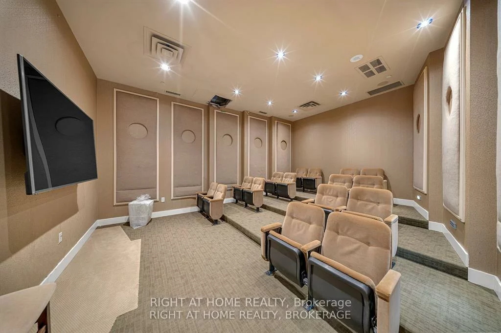 55, Strathaven, Hurontario, Mississauga