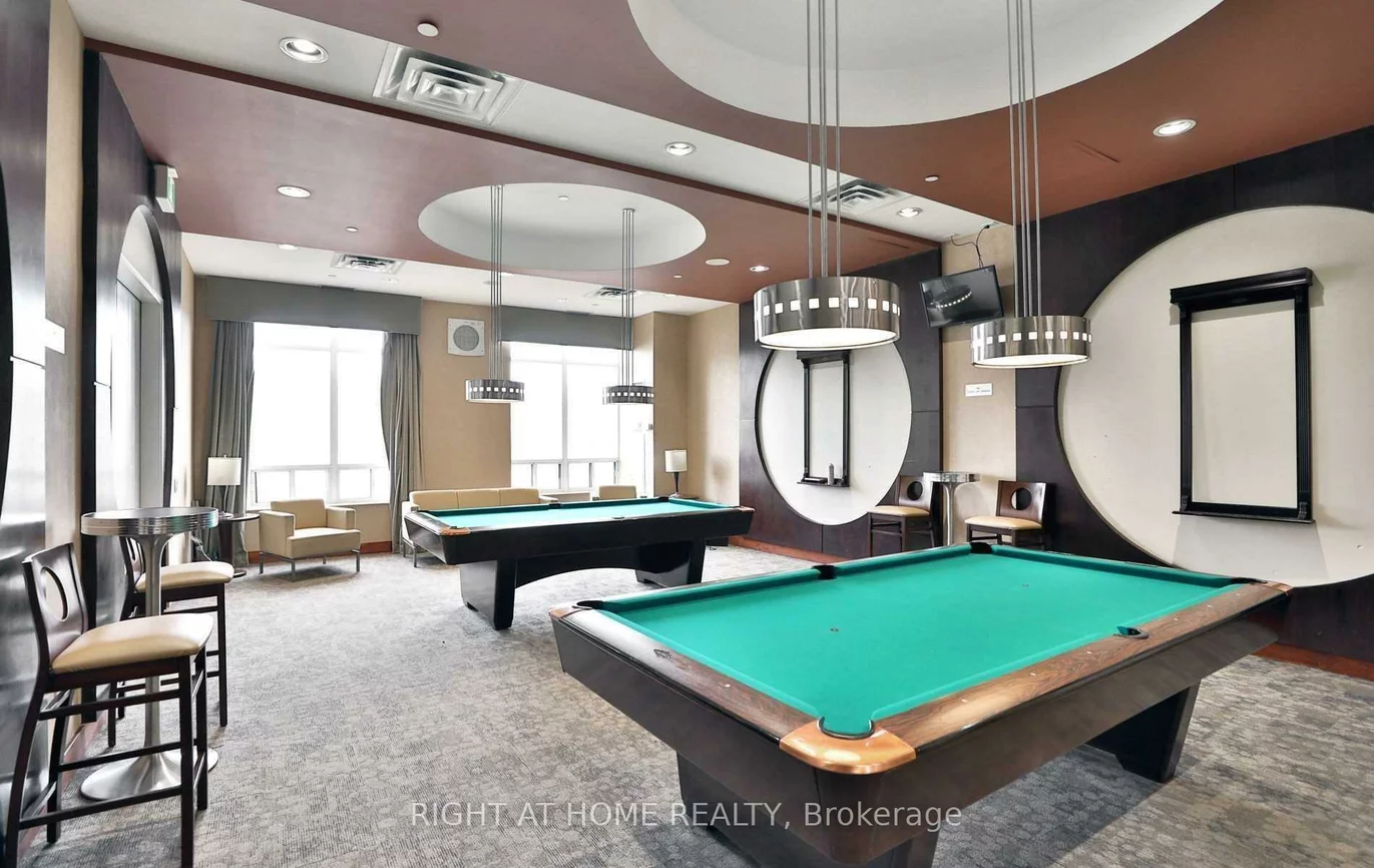 55, Strathaven, Hurontario, Mississauga