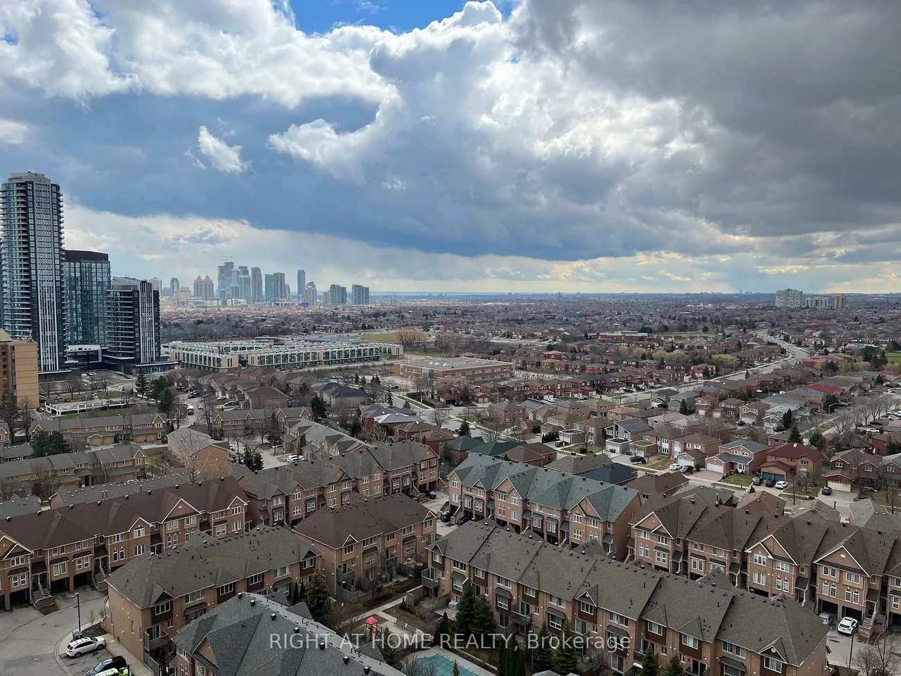 55, Strathaven, Hurontario, Mississauga