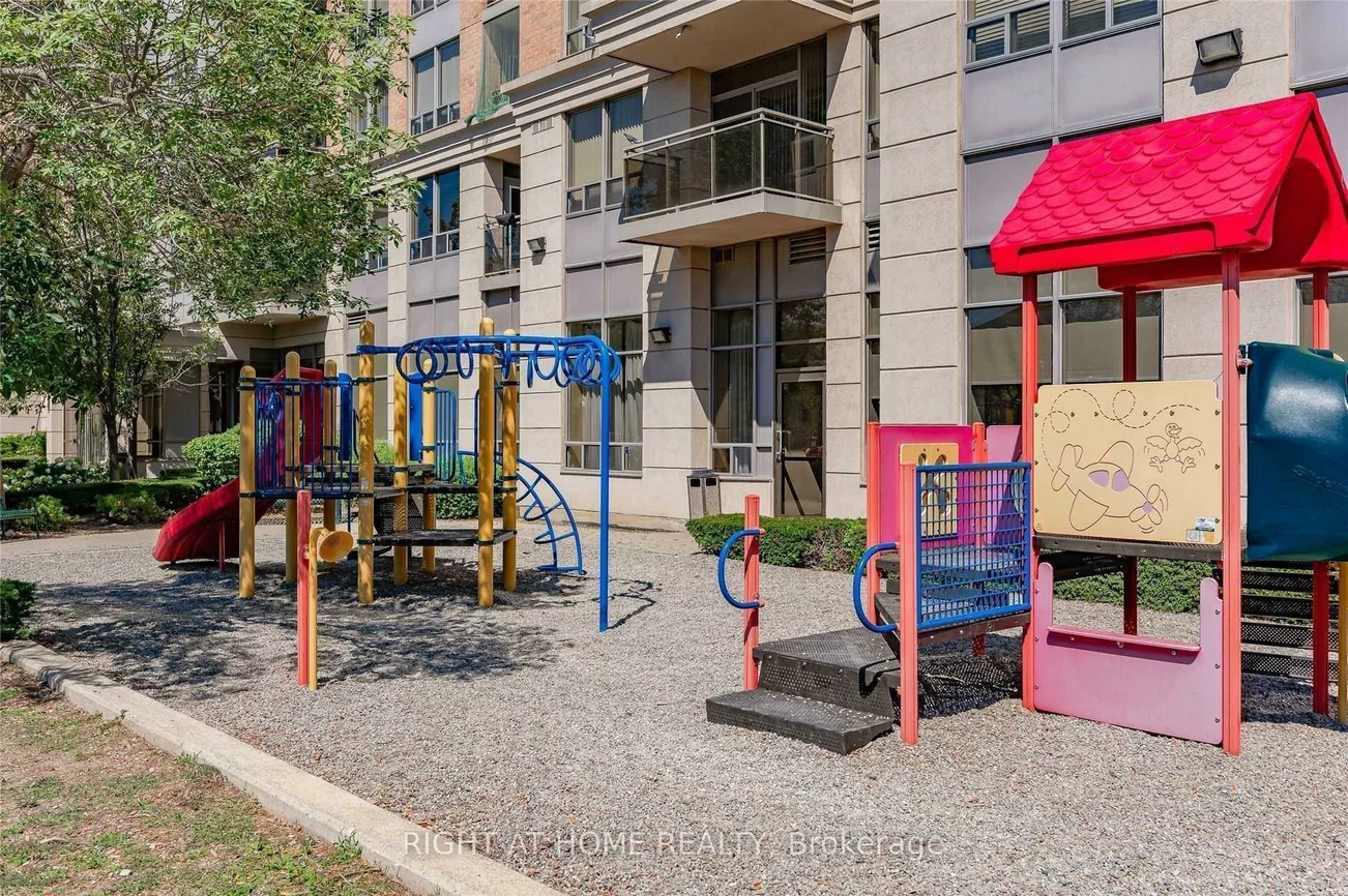 55, Strathaven, Hurontario, Mississauga