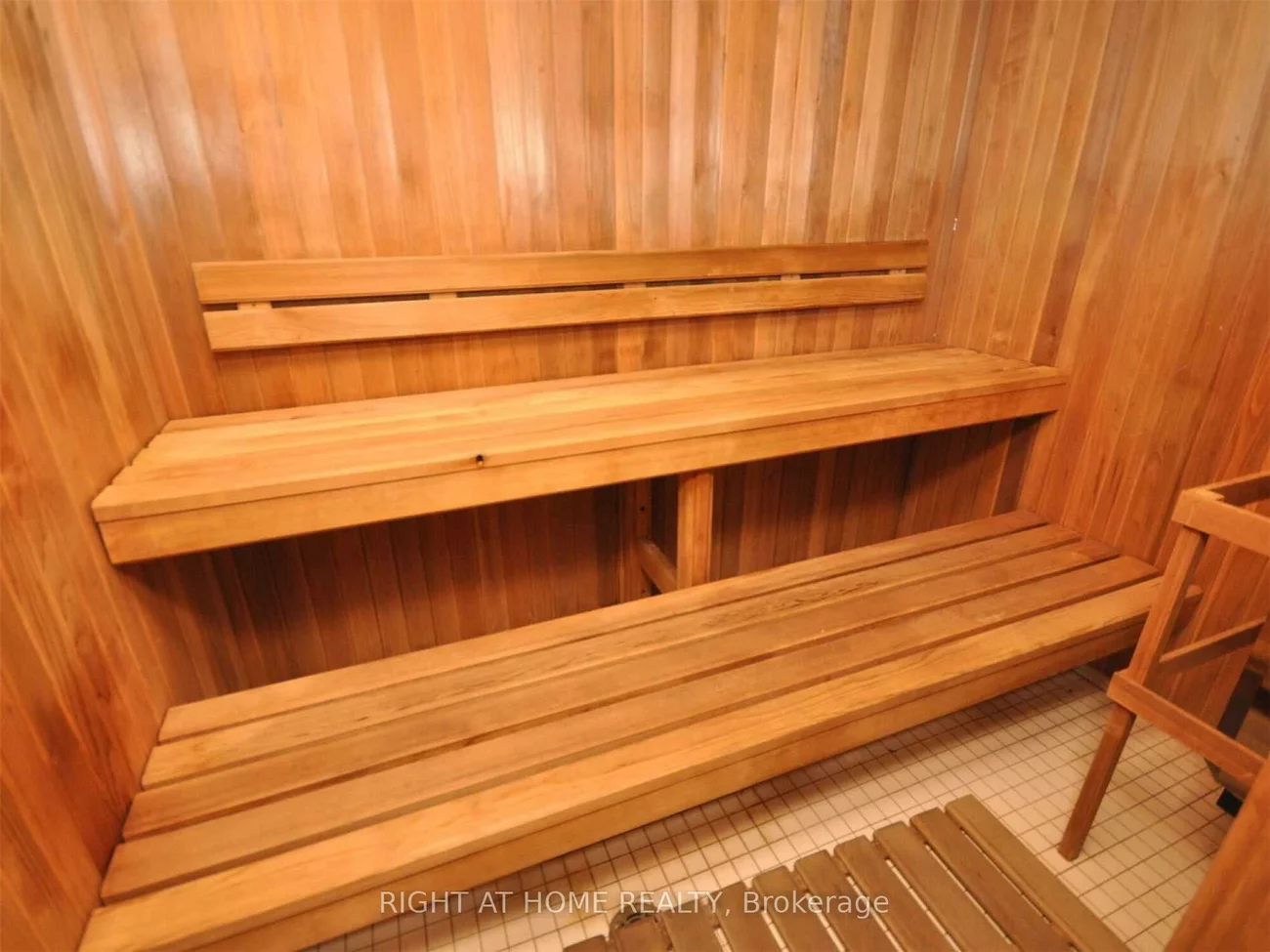 55, Strathaven, Hurontario, Mississauga