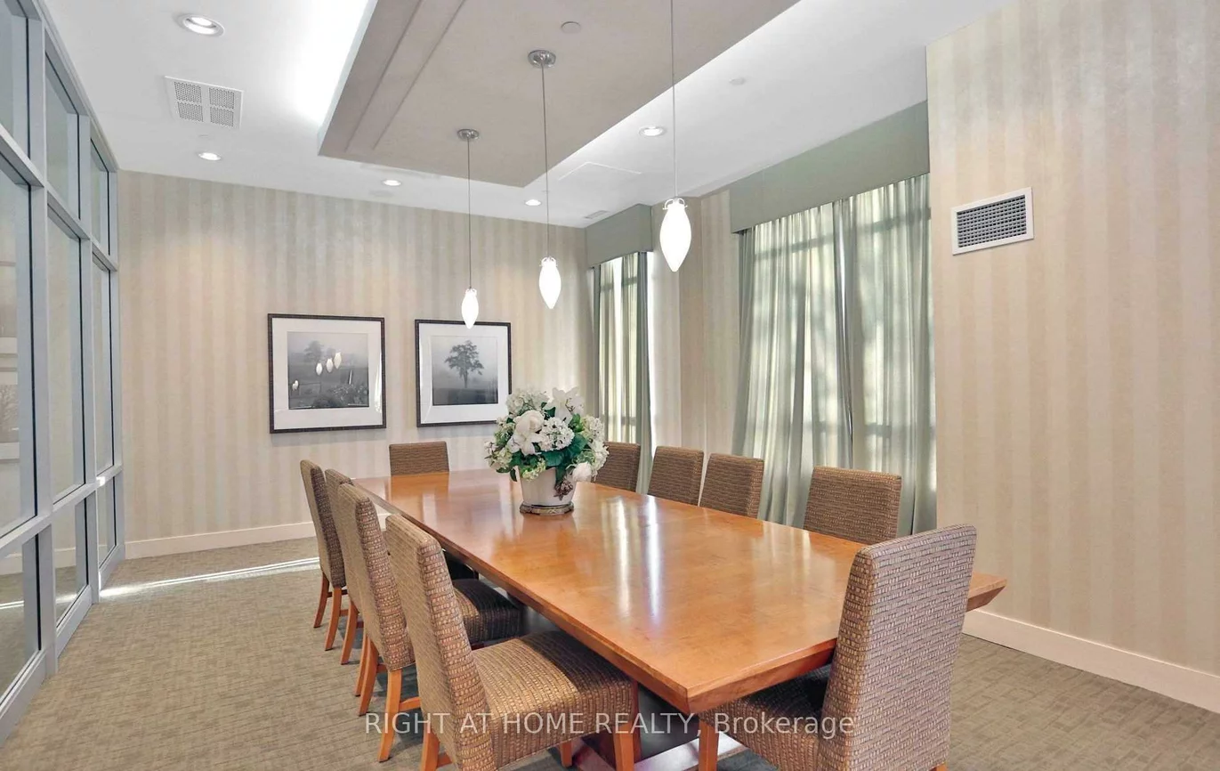 55, Strathaven, Hurontario, Mississauga