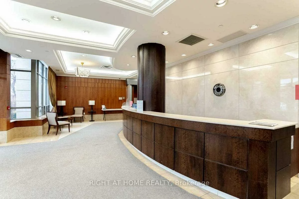 55, Strathaven, Hurontario, Mississauga