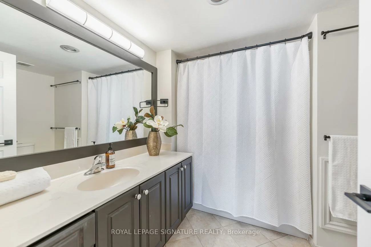 880, Dundas, Erindale, Mississauga