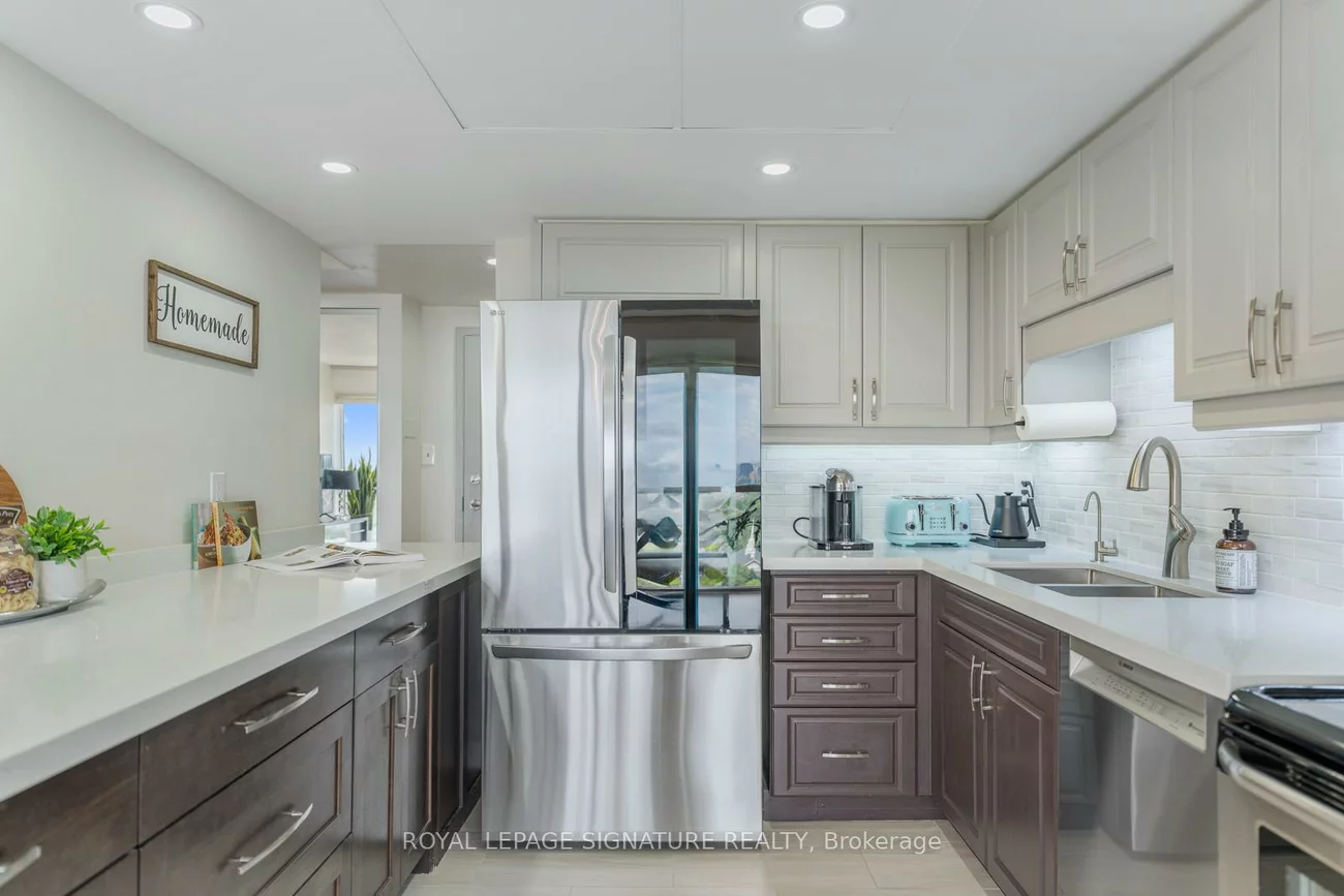 880, Dundas, Erindale, Mississauga