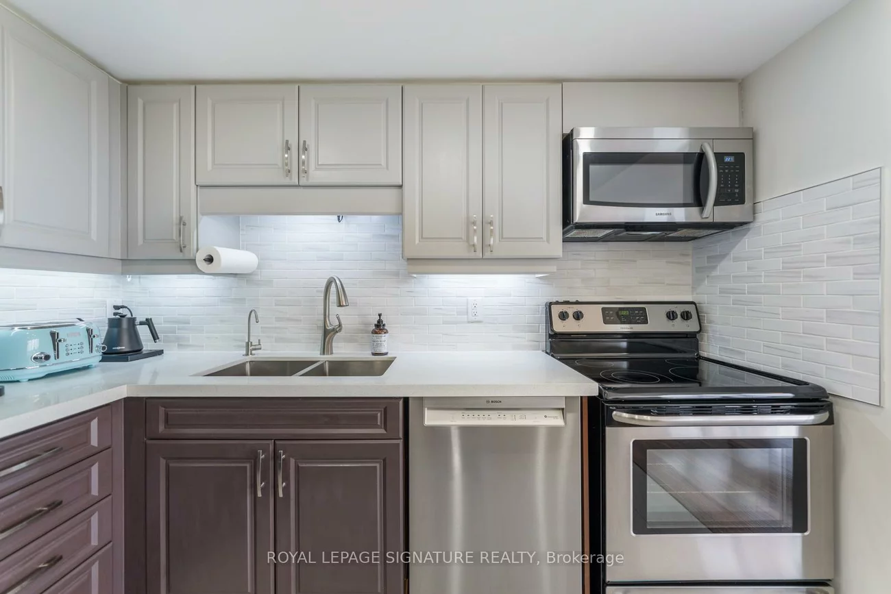 880, Dundas, Erindale, Mississauga