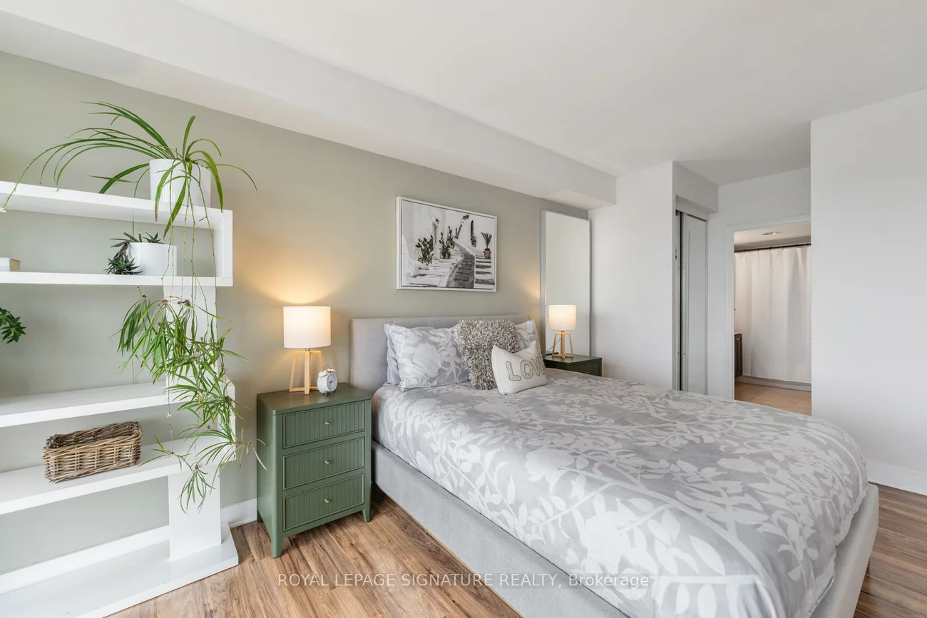 880, Dundas, Erindale, Mississauga