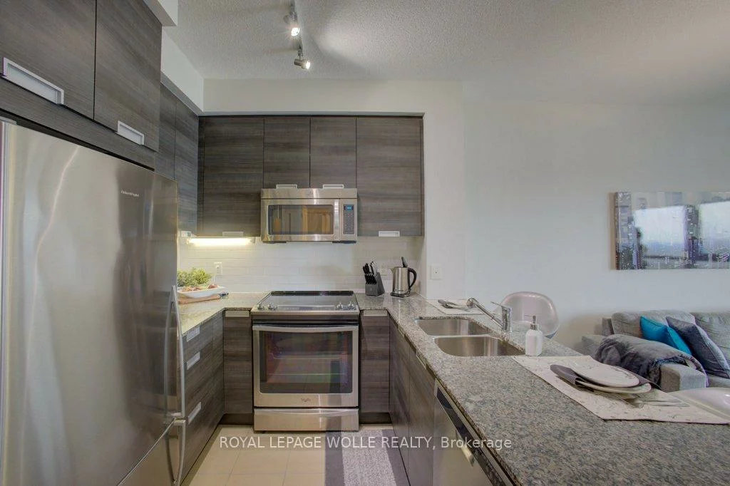 75, Eglinton, Hurontario, Mississauga