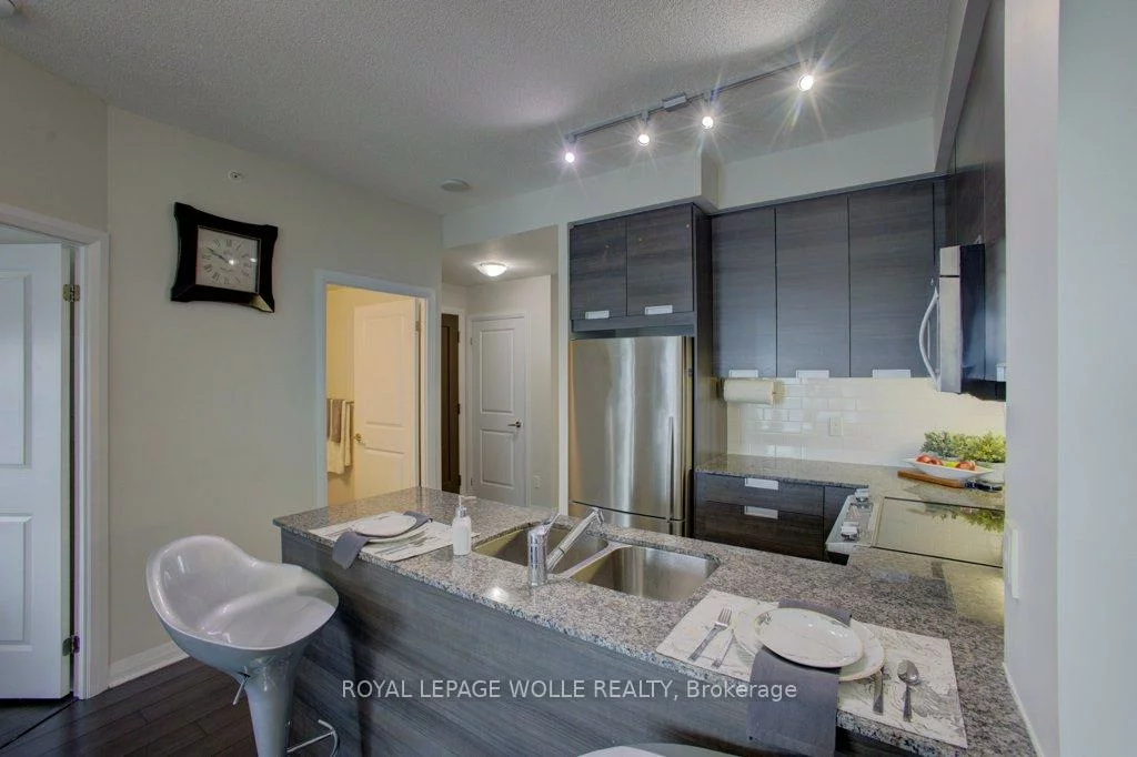 75, Eglinton, Hurontario, Mississauga