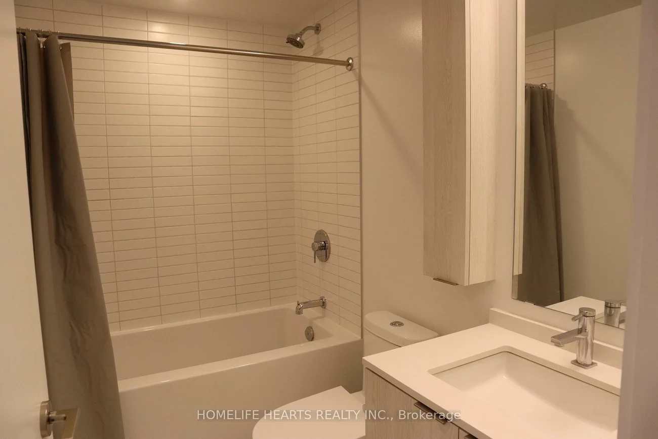 86, Dundas, Cooksville, Mississauga