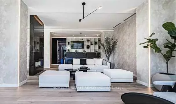 86, Dundas, Cooksville, Mississauga