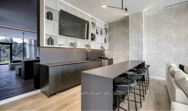 86, Dundas, Cooksville, Mississauga