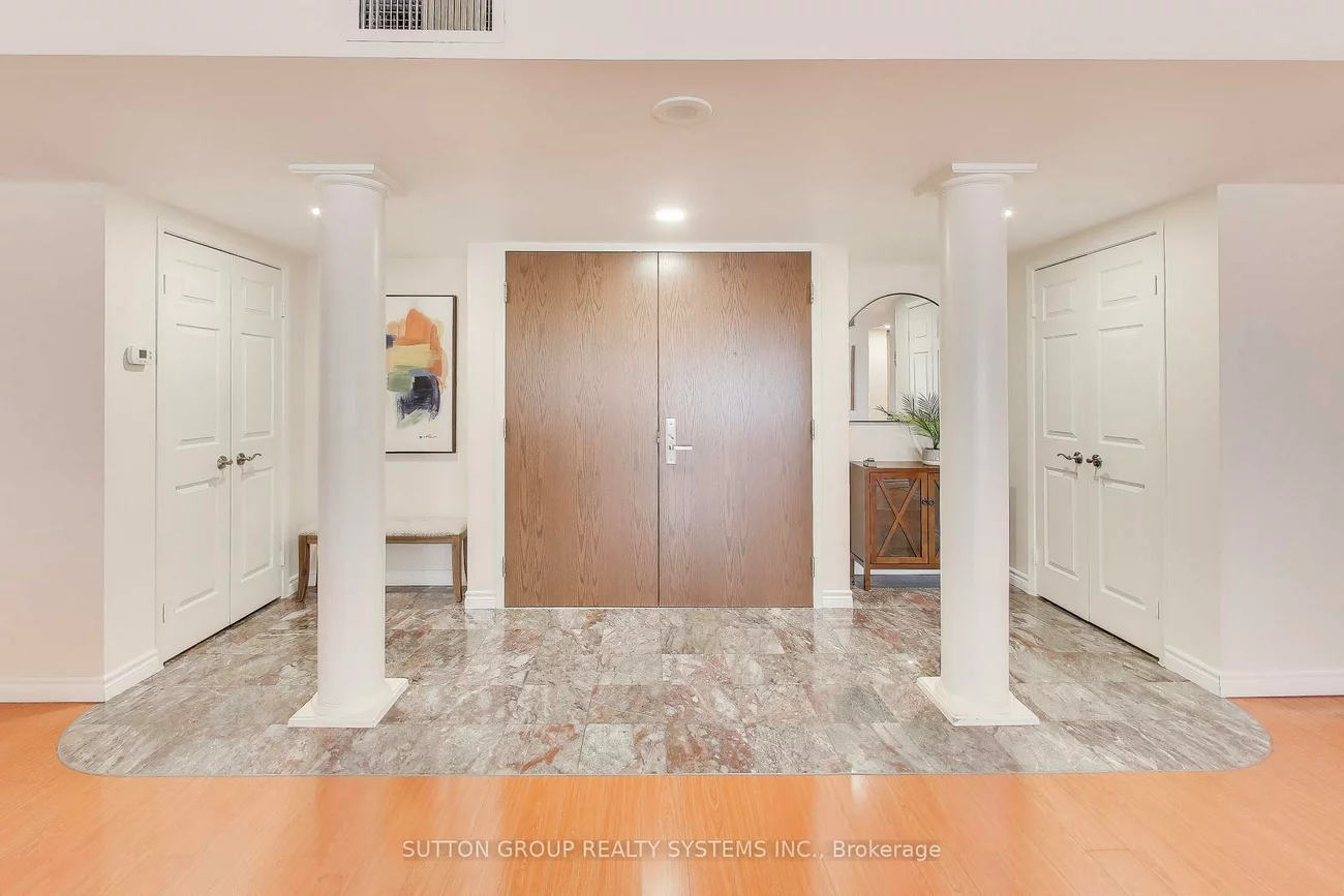 45, Kingsbridge Garden, Hurontario, Mississauga