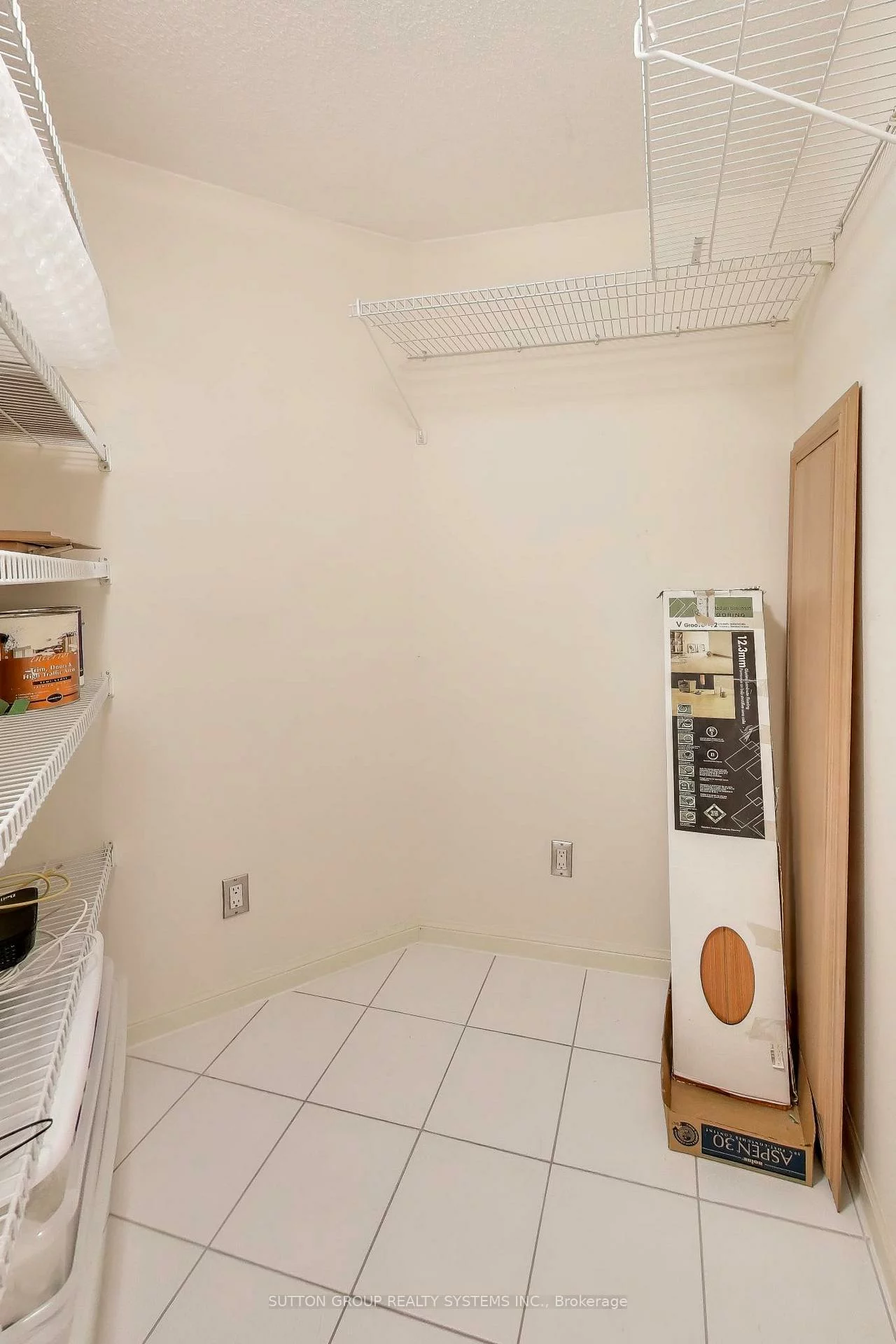 45, Kingsbridge Garden, Hurontario, Mississauga