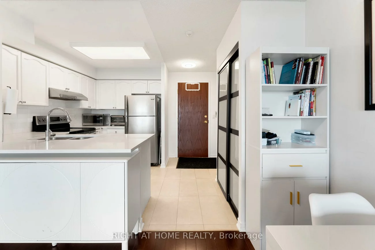 2545, Erin Centre, Central Erin Mills, Mississauga