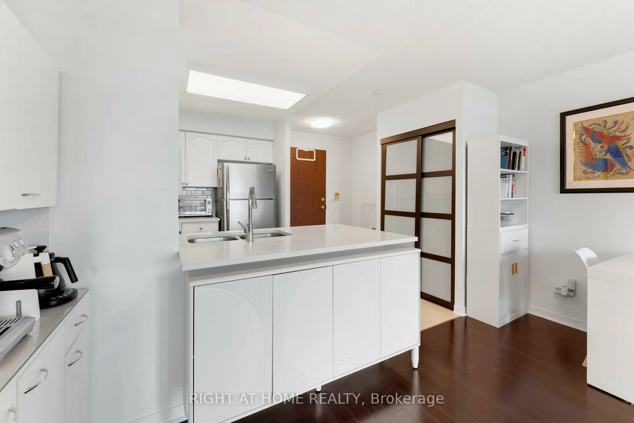 2545, Erin Centre, Central Erin Mills, Mississauga