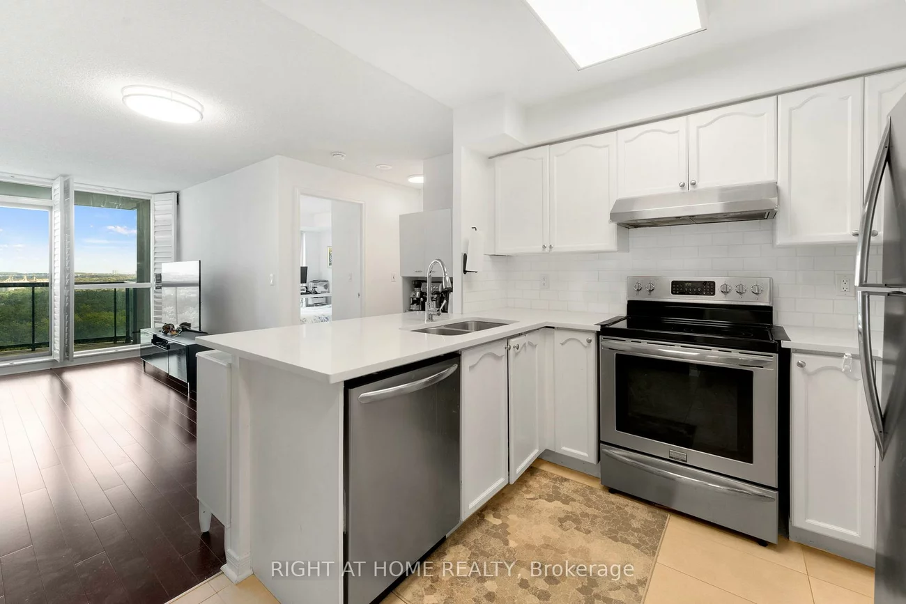 2545, Erin Centre, Central Erin Mills, Mississauga