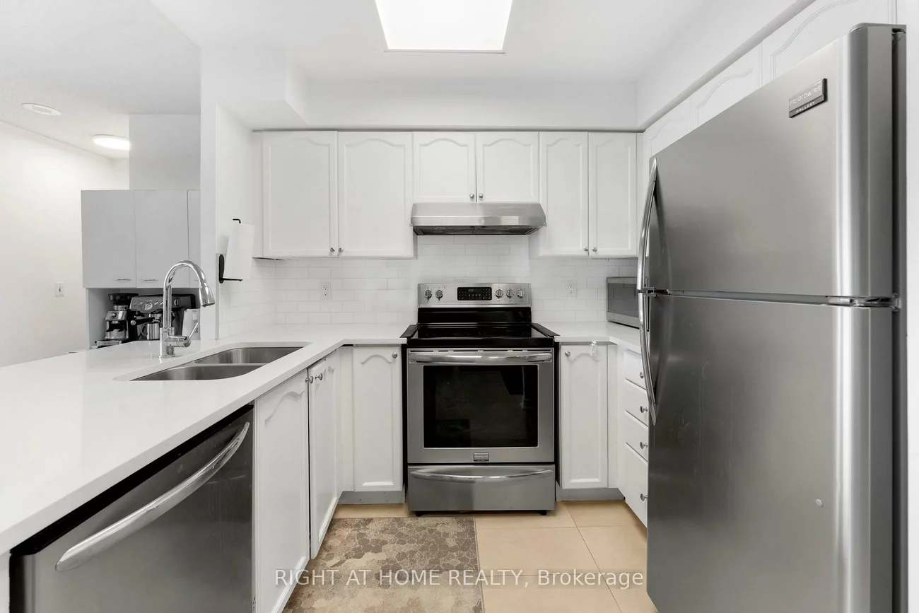 2545, Erin Centre, Central Erin Mills, Mississauga