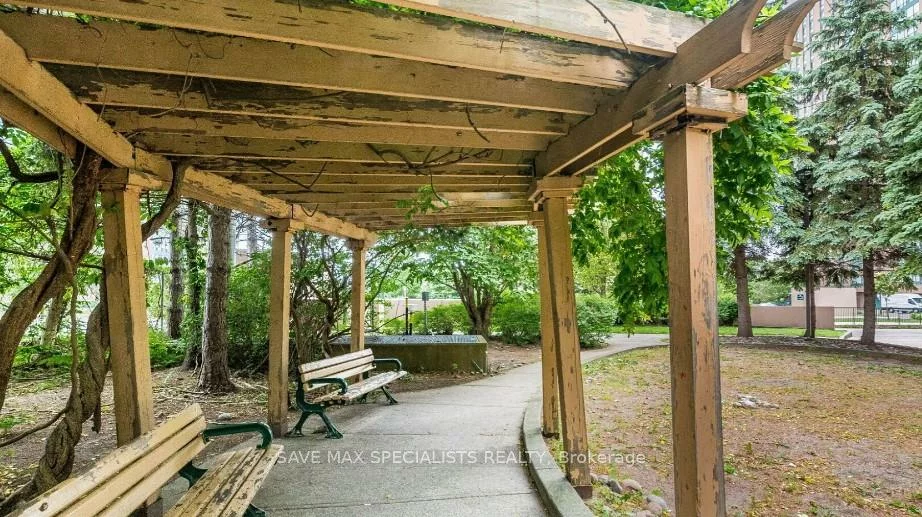 135, Hillcrest, Cooksville, Mississauga