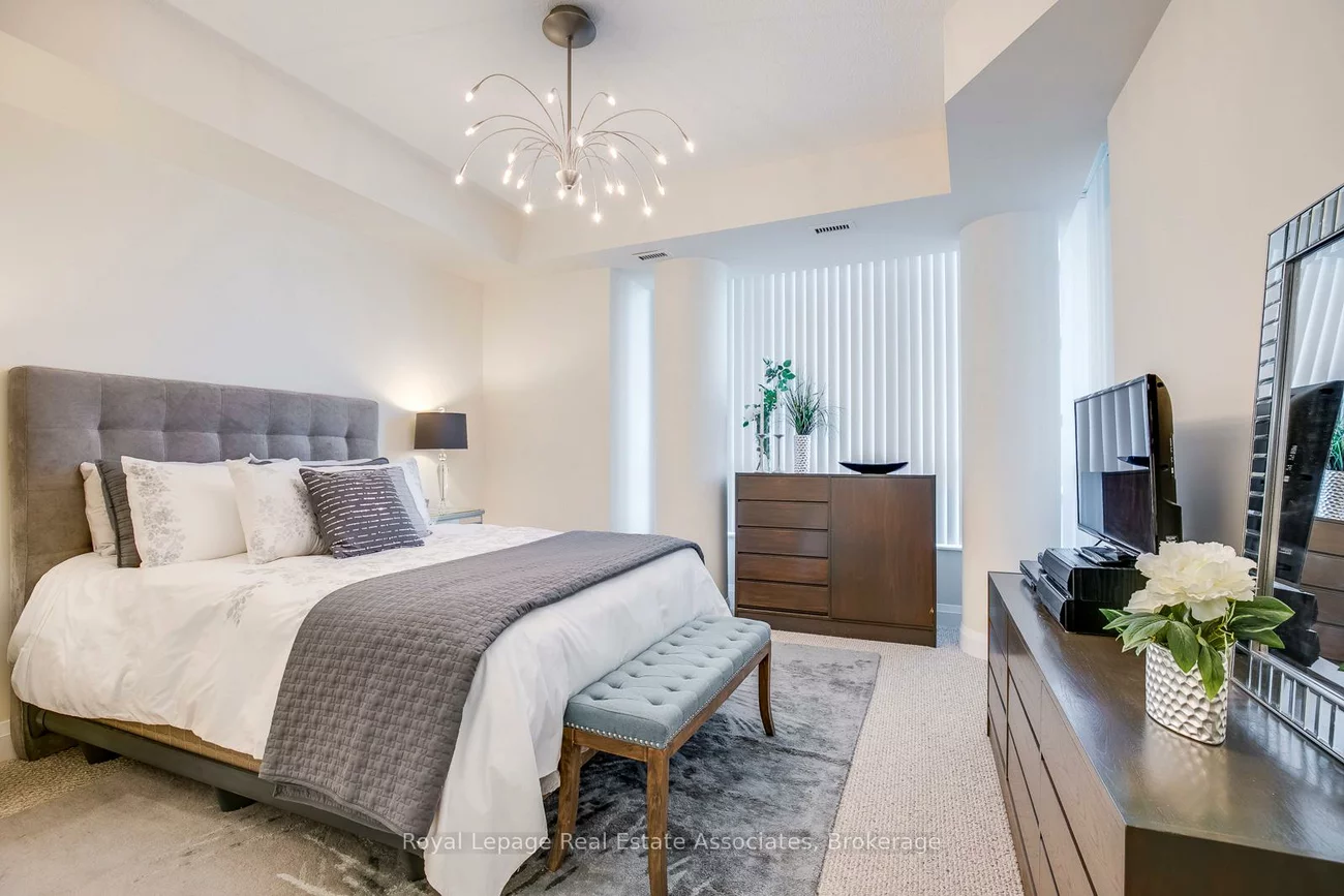 1, Hurontario, Port Credit, Mississauga