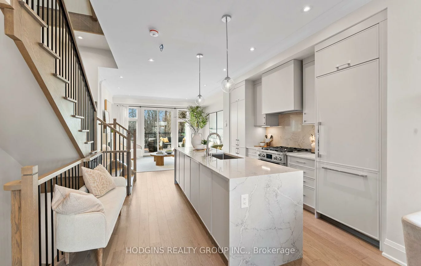 1136, Mona, Mineola, Mississauga