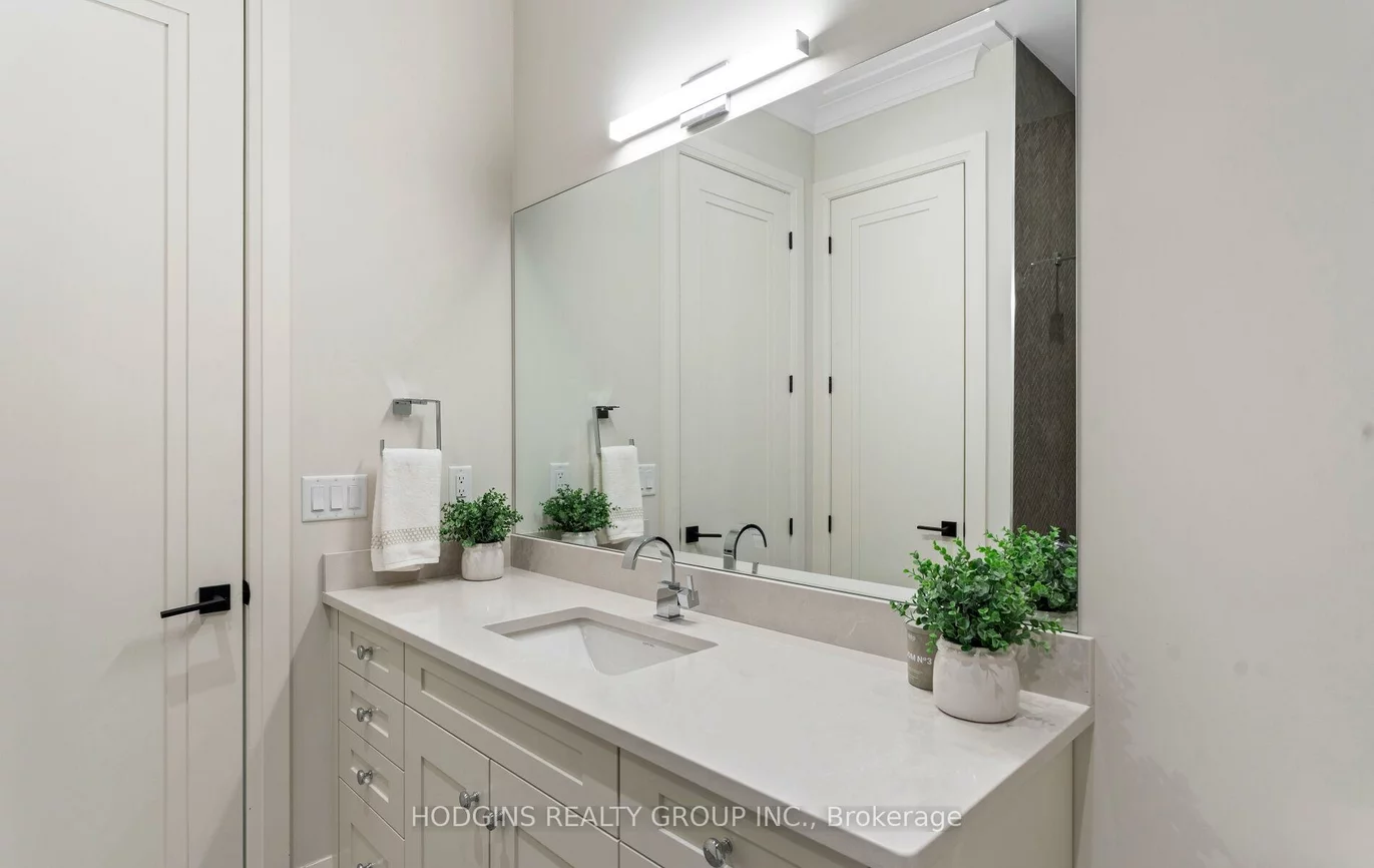 1136, Mona, Mineola, Mississauga