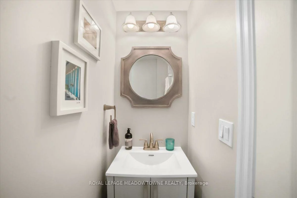 220, Burnhamthorpe, City Centre, Mississauga