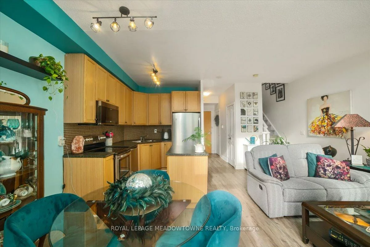 220, Burnhamthorpe, City Centre, Mississauga