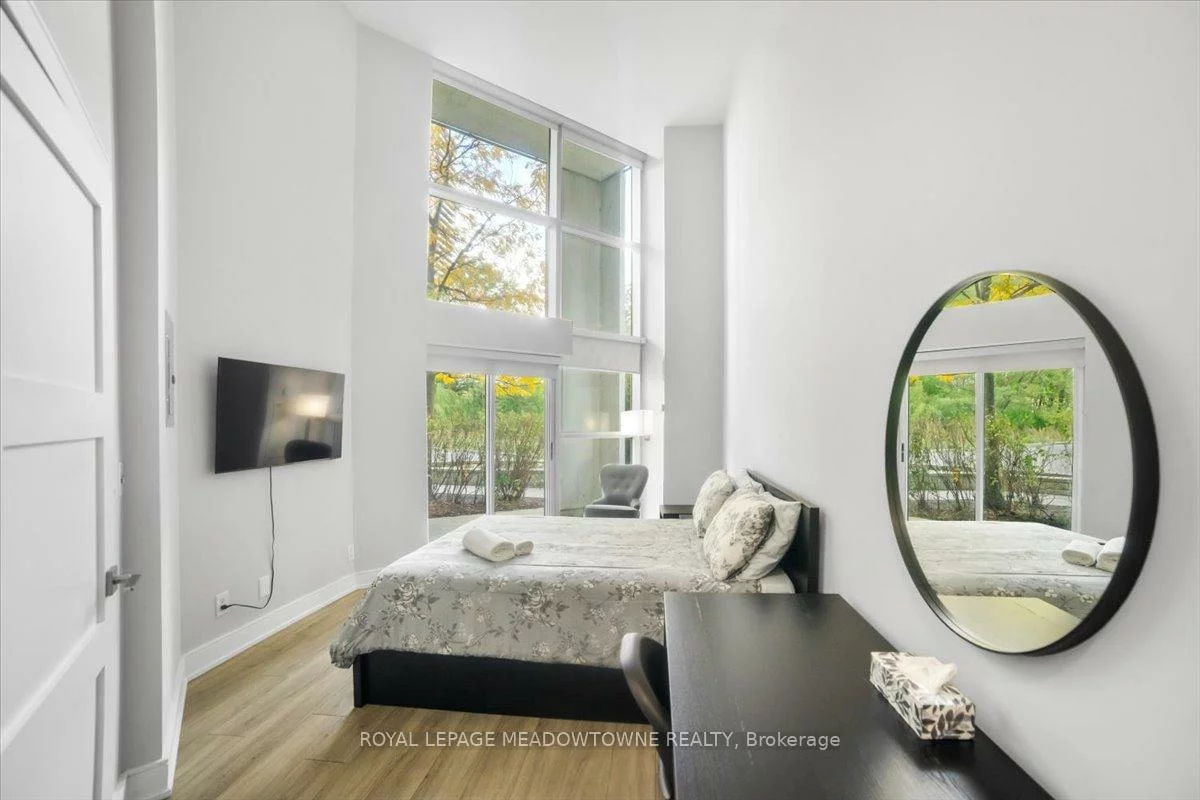 220, Burnhamthorpe, City Centre, Mississauga