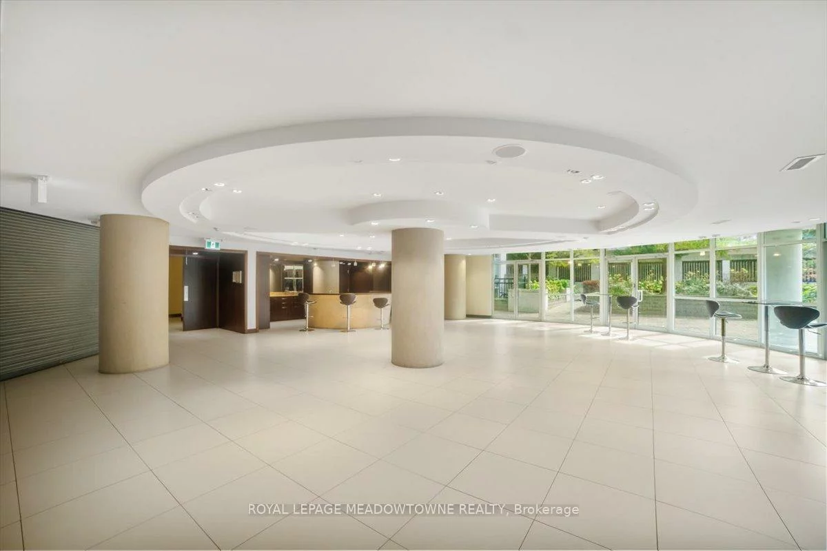 220, Burnhamthorpe, City Centre, Mississauga