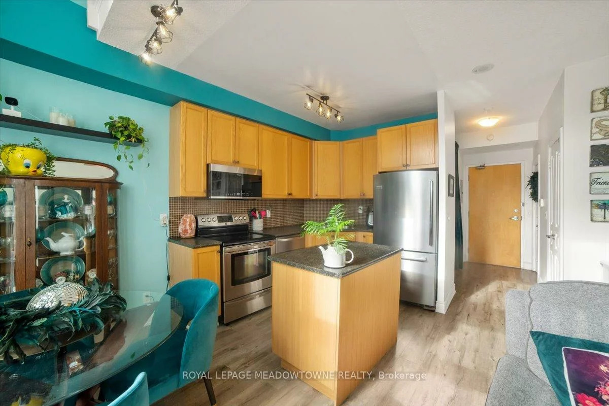 220, Burnhamthorpe, City Centre, Mississauga