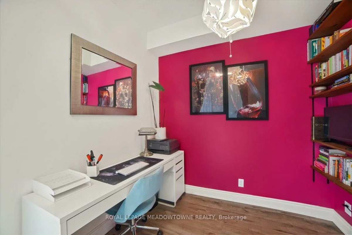 220, Burnhamthorpe, City Centre, Mississauga