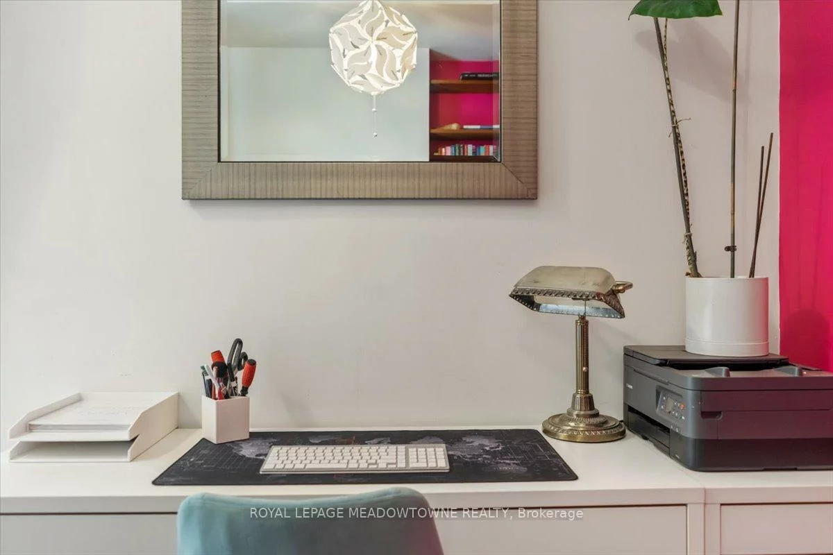 220, Burnhamthorpe, City Centre, Mississauga