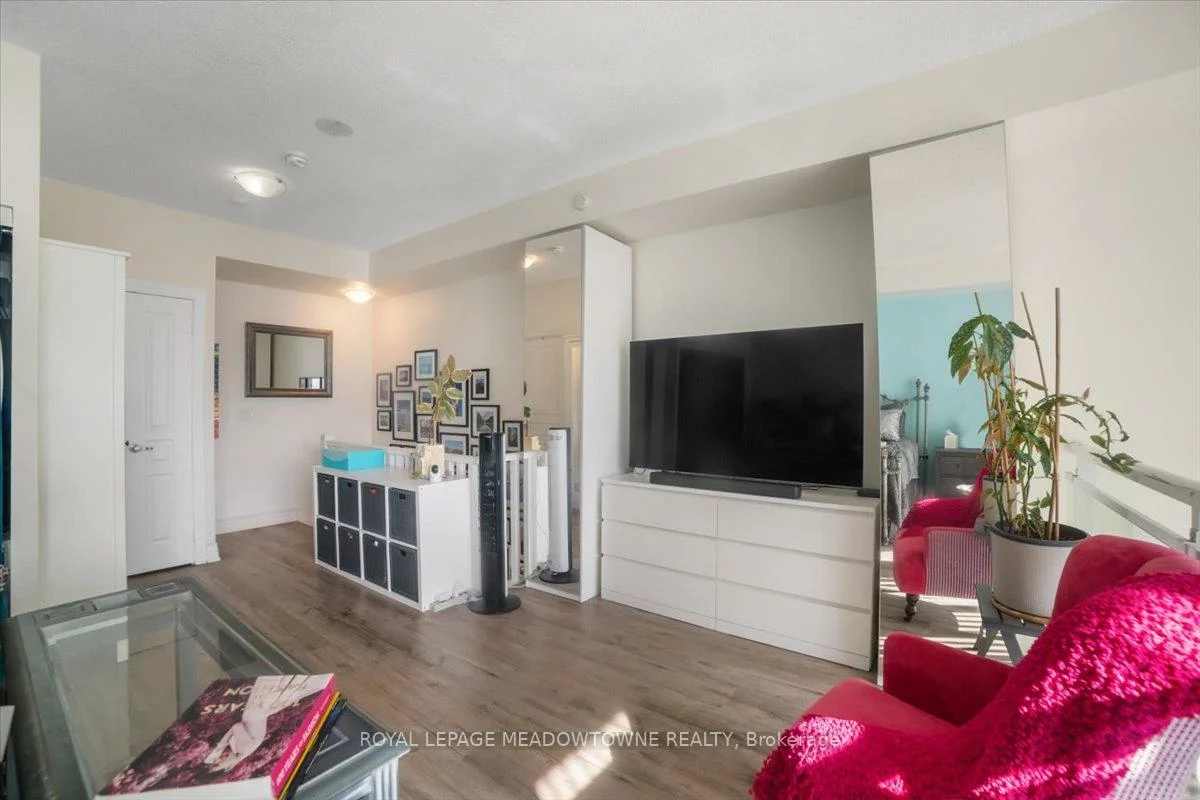 220, Burnhamthorpe, City Centre, Mississauga