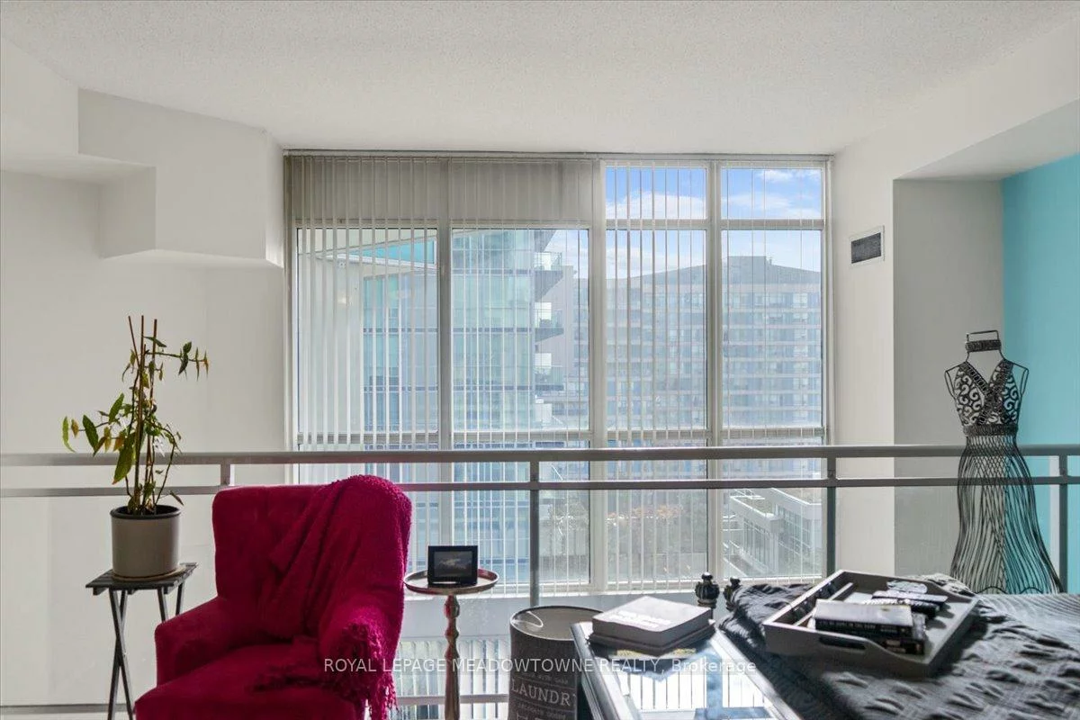 220, Burnhamthorpe, City Centre, Mississauga