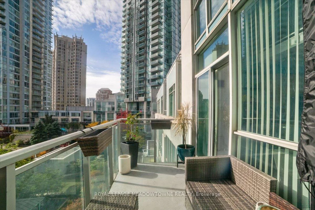 220, Burnhamthorpe, City Centre, Mississauga