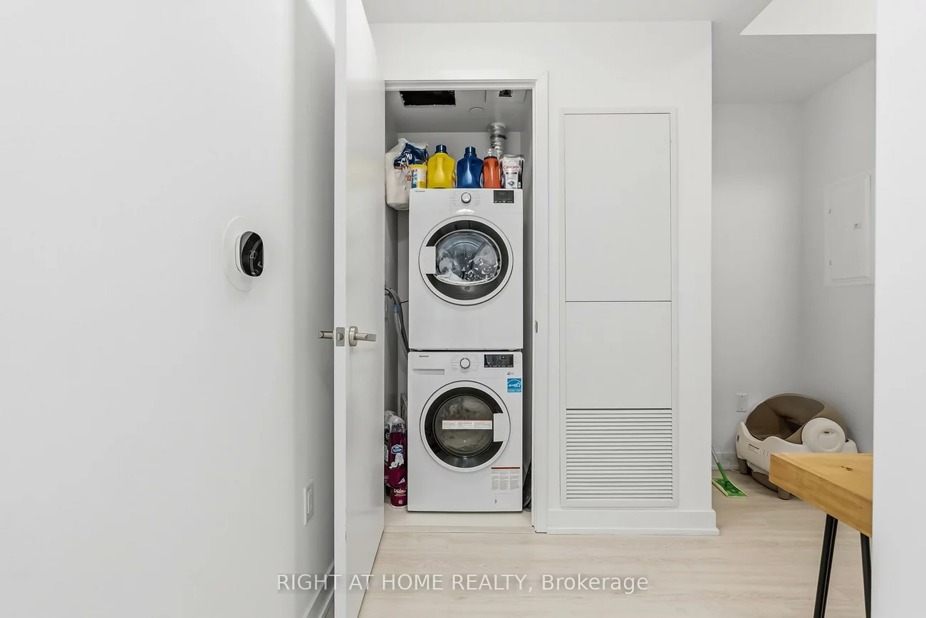 3883, Quartz, City Centre, Mississauga