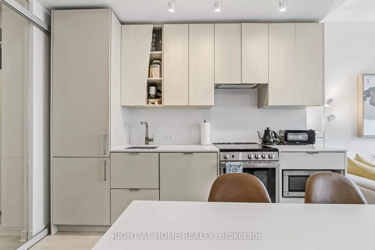 3883, Quartz, City Centre, Mississauga